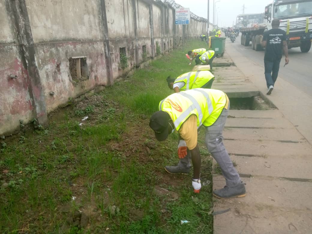 La direction de lutte contre la fraude a découvert, vendredi dernier au quartier Deido à Douala, une quincaillerie et un magasin de stockage des équipements dérobés à l’entreprise.