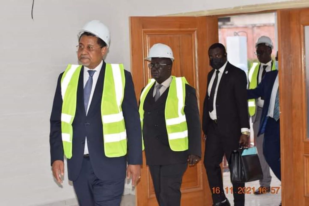 Le président a inspecté les travaux de construction et de restauration du patrimoine immobilier de son institution hier mardi 16 novembre 2021 dans la capitale centrafricaine.