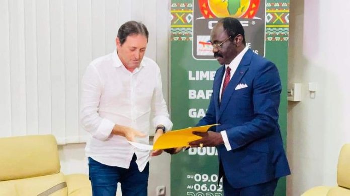 Le ministre des Sports et de l’éducation physique du Cameroun donne les raisons du maintien du sélectionneur portugais à la tête des Lions Indomptables, après l’échec à la 33e édition de la Coupe d’Afrique des Nations (CAN). Il était l’invité de ‘’Actualités Hebdo’’ ce dimanche 13 février 2022 sur la CRTV.