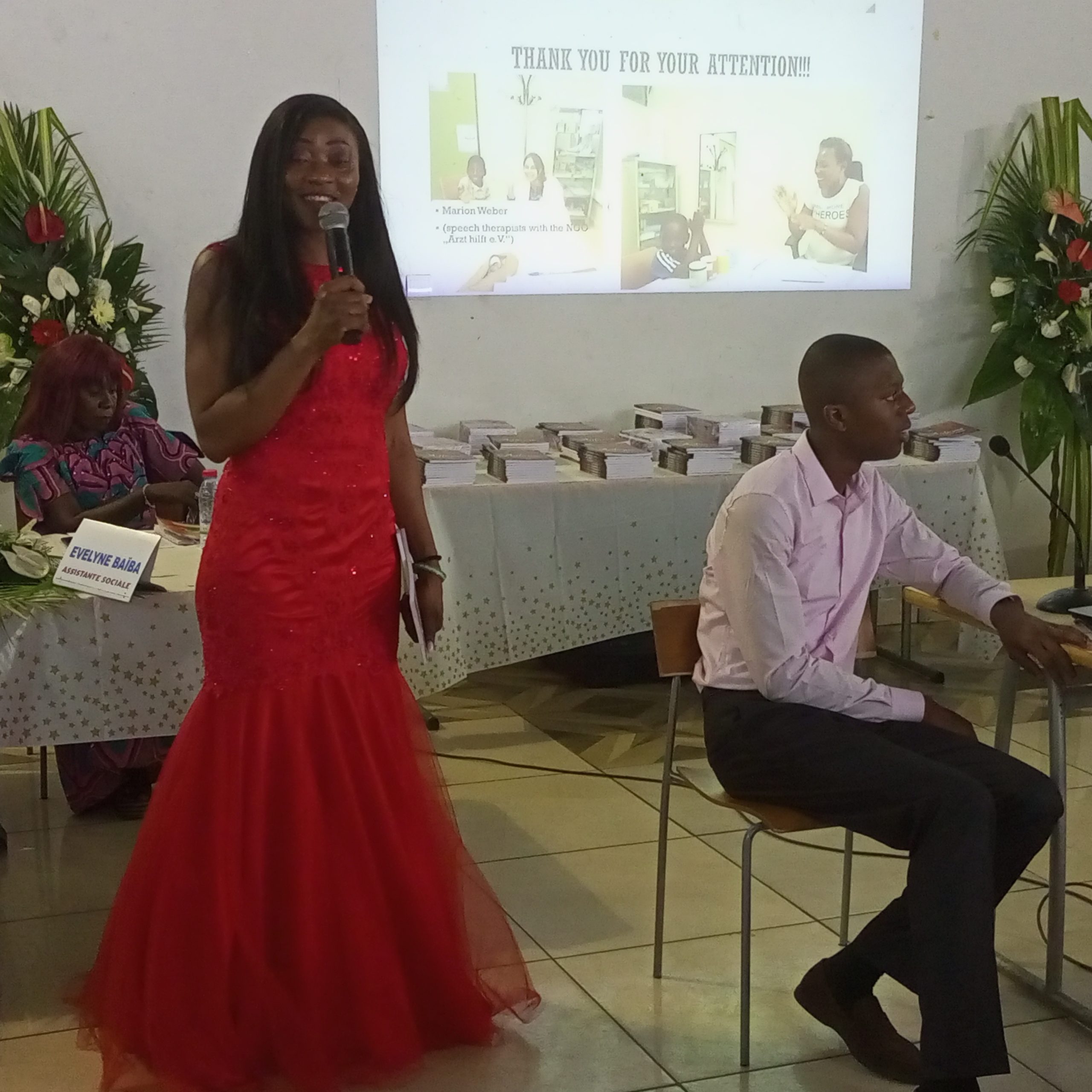 L’association You are not alone a organisé un échange le 2 avril 2022 au Centre d’accueil de Bepanda à Douala à l’occasion de la journée mondiale de l’autisme. Au programme : conférence-débat, dédicace du livre «Autisme : pourquoi mon fils ».