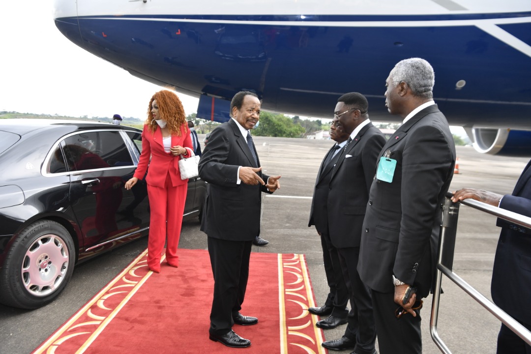 Le ministre camerounais de la Communication et porte-parole du gouvernement recadre le chroniqueur de Radio France Internationale sur le récent séjour privé de Paul Biya en Europe.