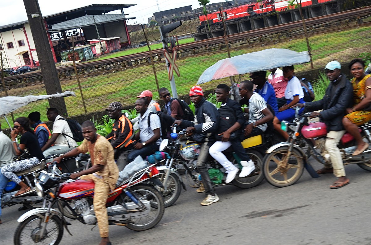 Originaires de la région du Nord Cameroun, ces conducteurs de motos-taxis peinent à s’intégrer parmi leurs collègues de la capitale économique camerounaise.