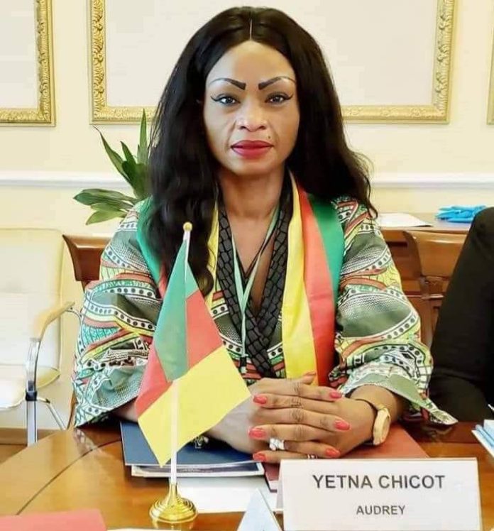 Près de trois mois après son élection à la tête du club mythique de la capitale économique camerounaise, Audrey Yetna Epse Chicot est victime des réunions nocturnes visant à déstabiliser son mandat.