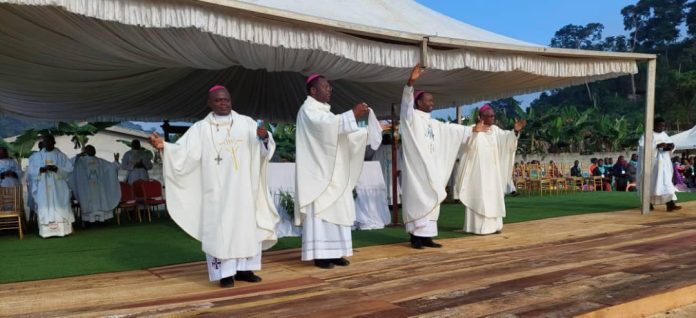 Ebolowa : la conférence épiscopale déconseille les «influenceurs qui proposent des chemins sans issus» à près de 7 000 jeunes
