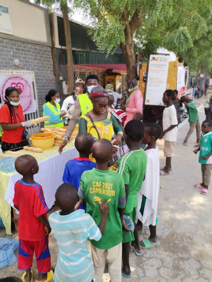 Le cabinet Habitech met à la disposition des personnes défavorisées de la ville de Douala, du 13 au 31 décembre 2022, 1000 gamelles de repas.