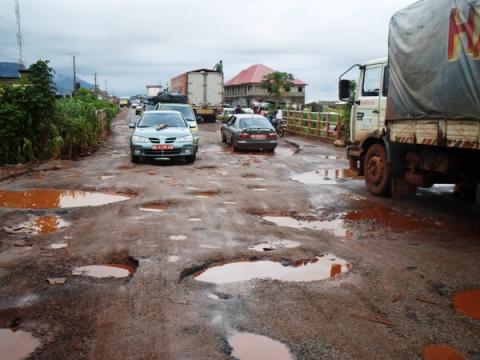 Piétinement des travaux d'aménagement de la route PK14- Bonepoupa : les 5 questions d’un cadre de l’UPC aux autorités gouvernementales et municipales impliquées