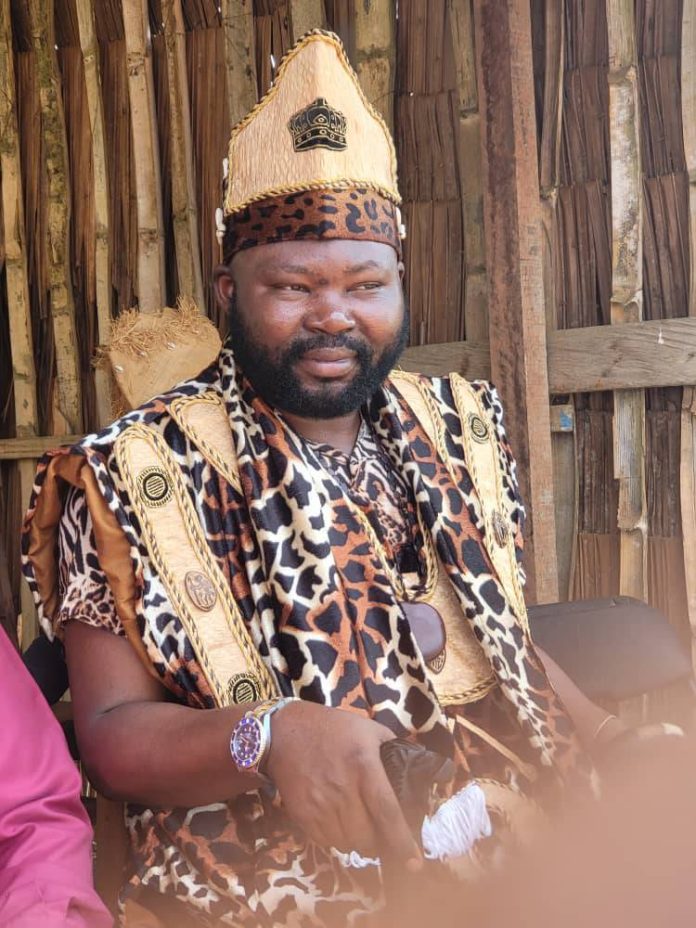 Il devient le 10ème Grand notable de la chefferie royale de Mebae Ndong, dans la région du Sud Cameroun.