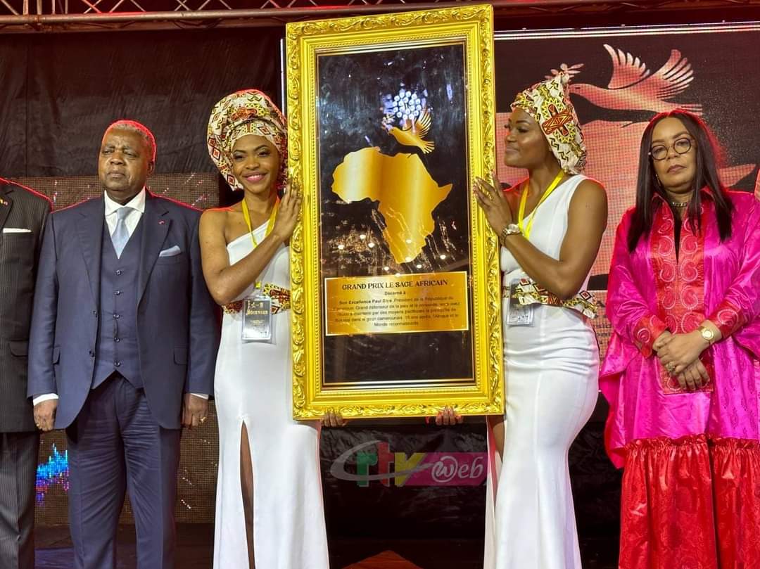 Le chef de l’Etat camerounais a été honoré lors de la commémoration du 15ème anniversaire de la rétrocession de Bakassi au Cameroun. L'événement était couplé à la troisième édition des Awards de l'Avenir le 14 août 2023, au Hilton hôtel à Yaoundé.