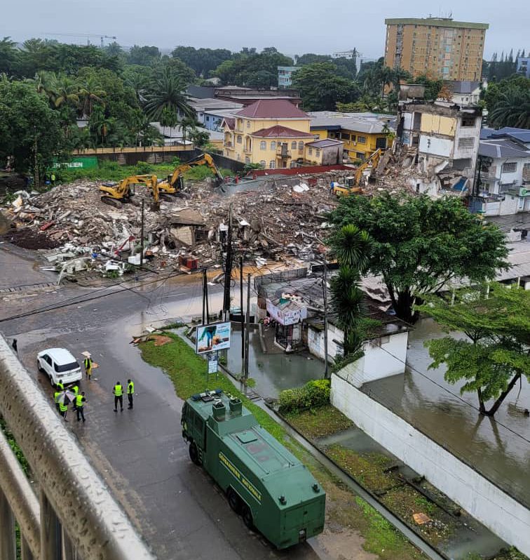 Baptisé "IPN", le bâtiment de trois étages qui présentait des fissures a été démoli ce jeudi 7 septembre 2023 par les autorités administratives.