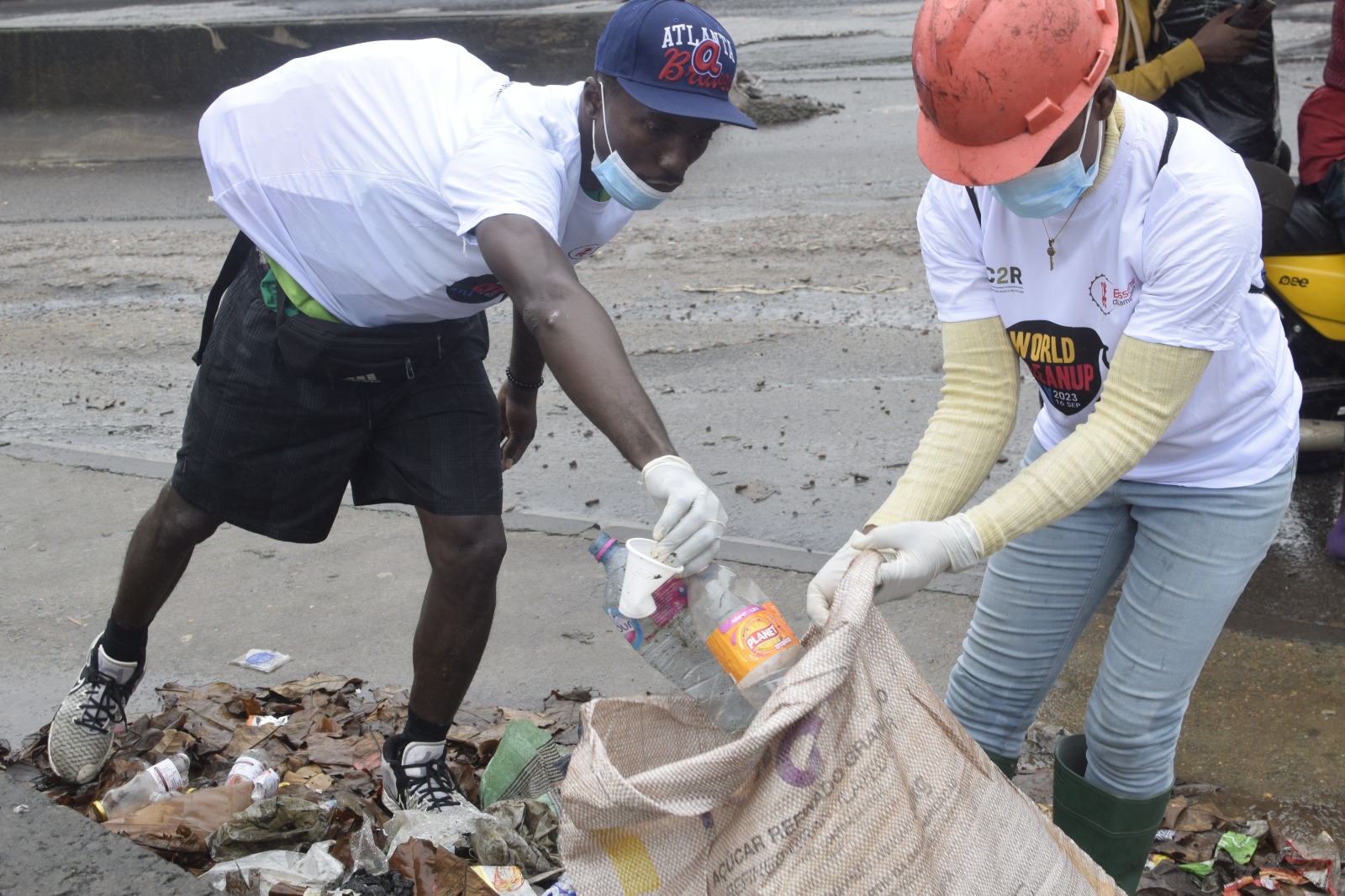 Les bénévoles de ces structures ont procédé au ramassage des déchets plastiques dans les deux villes à l’occasion de la Journée mondiale du nettoyage, le samedi 16 septembre 2023.