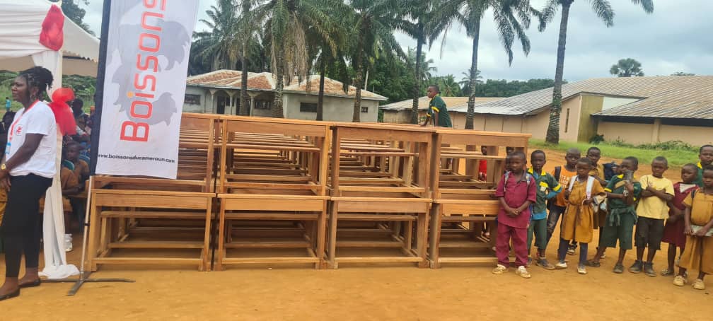 En plus des kits scolaires, l’entreprise citoyenne a offert des tables bancs, des ordinateurs, des lits picots, etc. à plusieurs établissements du Cameroun. C’était dans le cadre de l’excellence scolaire 2023.