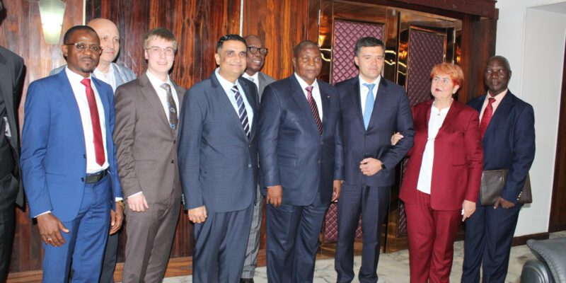 Le Pr Faustin-Archange Touadera a validé 5 projets stratégiques avec l’Alliance internationale des BRICS hier lundi 15 janvier 2024 à Bangui. C’était en présence d’une forte délégation de l’organisation conduite par la russe Larisa Zelentsova.