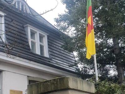 L'ambassade du Cameroun à Berlin prend des dispositions pour se rapprocher des Camerounais afin qu'ils puissent renouveler leurs passeports, cartes consulaires et s'inscrire sur les listes électorales. 