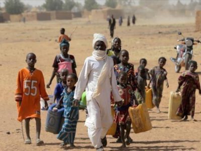 Le Mali souffre depuis quelques temps d’une crise migratoire. La population des régions du Nord quitte ses domiciles pour se diriger vers les régions du Centre et de l’Ouest du pays. Selon les statistiques, le nombre de personnes déplacées dans la seule région de Kidal a doublé en un an, atteignant plus de 30 000 personnes. Quant à Tombouctou, au moins 33 000 personnes ont récemment été déplacées vers d'autres régions du pays. Un si grand nombre de personnes déplacées exerce évidemment une forte pression sur les régions de réception voisines.
