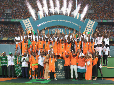 Les Éléphants sont sur le toit d'Afrique. La sélection ivoirienne de football a battu les Supers Eagles du Nigeria ce dimanche 11 février 2024 par 2 buts à 1.  La finale de la 34ème édition de la Coupe d'Afrique des Nations de football (CAN Côte d'Ivoire 2023) s'est jouée au Stade Olympique Alassane-Ouattara, surnommé « stade olympique d’Ébimpé », en présence du couple présidentiel.