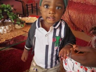Mort mystérieuse : un journaliste camerounais perd son fils de 18 mois dans des circonstances troubles