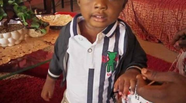 Mort mystérieuse : un journaliste camerounais perd son fils de 18 mois dans des circonstances troubles