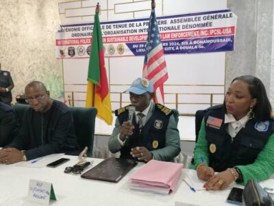 Police humanitaire : les membres de l'IPCSL reçoivent leurs attributs à Douala 