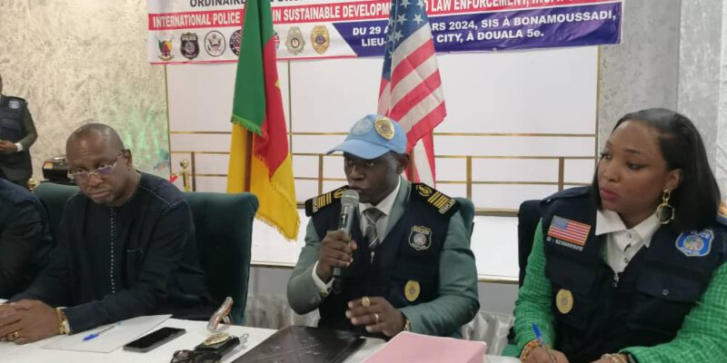 Police humanitaire : les membres de l'IPCSL reçoivent leurs attributs à Douala 