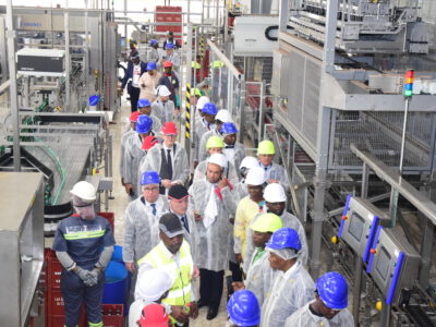 Montée sur une superficie de 2800 m2, cette nouvelle ligne de production inaugurée le 21 mars 2024 dans la capitale camerounaise, a une capacité de production 35 000 bouteilles par heure.