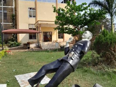 Selon les responsables de la commune d'arrondissement de Yaoundé 6, aucun acte de vandalisme n'a été perpétré sur la statue du Président de la Fecafoot par ailleurs citoyen d'honneur de cet arrondissement, comme prétendent certaines "mauvaises langues".