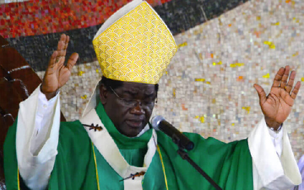 Pendant que des Ong font feu de tout bois pour légitimer l’interruption volontaire de grossesse au Cameroun, Mgr Jean Mbarga joint sa voix à celle du gouvernement pour barrer la voie à cette pratique.