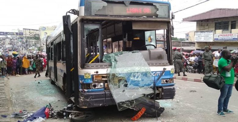 Les accidents de la circulation reviennent en force dans les capitales politique et économique du Cameroun. Les mesures conservatoires prises jusqu’ici par Jean-Ernest Ngalle Bibehe semblent insuffisantes pour stopper l’hémorragie.