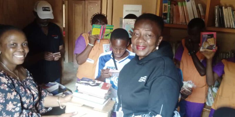 Le don de l’association « Jeunesse en joie » conduite par Mme Mbarga, a été réceptionné le 8 juin 2024 dans l’enceinte de l’établissement en présence de ses responsables.