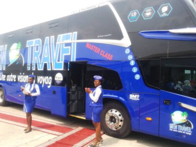 L’alerte est lancée ce dimanche 28 juillet 2024, à 18h44 minutes par la journaliste Sandrine Ango : « Je suis dans un bus de Men Travel, venant de Kribi. Franchement, j’ai fait l’erreur de ne pas prendre le numéro du bus, mais ce chauffeur roule extrêmement mal. On vient d’arriver à Edéa. Seulement le tronçon Kribi-Edéa, c’était la catastrophe », s’indigne ce membre du bureau régional du Littoral du Syndicat national des journalistes du Cameroun (Snjc).  