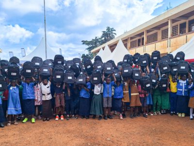 Dans le cadre de l’excellence scolaire 2024, Boissons du Cameroun offre 750 bourses scolaires pour les meilleurs élèves du département du Noun, du Djerem et du Fako. Les cérémonies de remise de 500 kits scolaires composés de l'ensemble des livres inscrits au programme et des sacs de classe aux meilleurs élèves des départements du Noun et du Djerem ont eu lieu le 12 septembre 2024. Elles se sont déroulées en simultanée dans les villes de Foumban, Ngaoundal et Tibati.