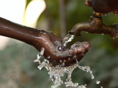 L'entreprise publique en charge de la production, du traitement, de la distribution et de la commercialisation de l'eau potable au Cameroun a lancé, depuis le 16 octobre 2024, une grande campagne de branchement avec des compteurs disponibles pour tous ceux qui en ont besoin.