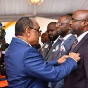 Ils ont reçu des médailles d’honneur du travail ce vendredi 18 octobre 2024 au siège du pétrolier camerounais à Douala. La cérémonie y relative était présidée par le ministre du Travail et de la sécurité sociale, Grégoire Owona.