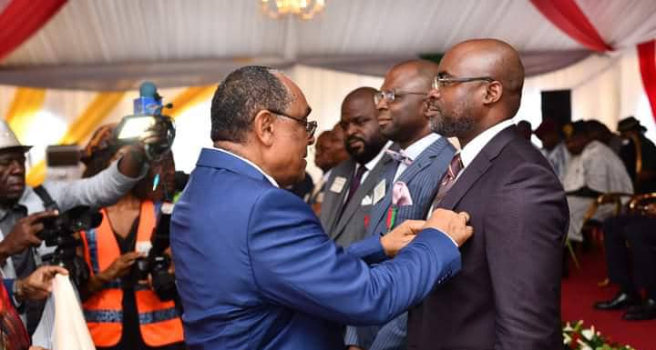 Ils ont reçu des médailles d’honneur du travail ce vendredi 18 octobre 2024 au siège du pétrolier camerounais à Douala. La cérémonie y relative était présidée par le ministre du Travail et de la sécurité sociale, Grégoire Owona.