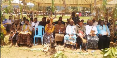 Le Festival Alanga Sanzo 2024 est un grand évènement au cours duquel il s’agira de valoriser la culture du peuple Mbo Sanzo, de présenter à la face du monde ce qu’elle a de mieux et de précieux en ce qui est de la danse, l’artisanat traditionnel, l’art culinaire, les rites et pratiques diverses, tout se jouera entre le 11 et le 15 décembre 2024 à Santchou.