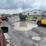 Situé entre le rond-point Kotto Bass et la mairie de Douala 4e, le lieu-dit Sapeur, est impraticable. Les usagers racontent leur calvaire.