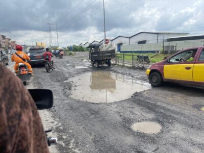 Situé entre le rond-point Kotto Bass et la mairie de Douala 4e, le lieu-dit Sapeur, est impraticable. Les usagers racontent leur calvaire.