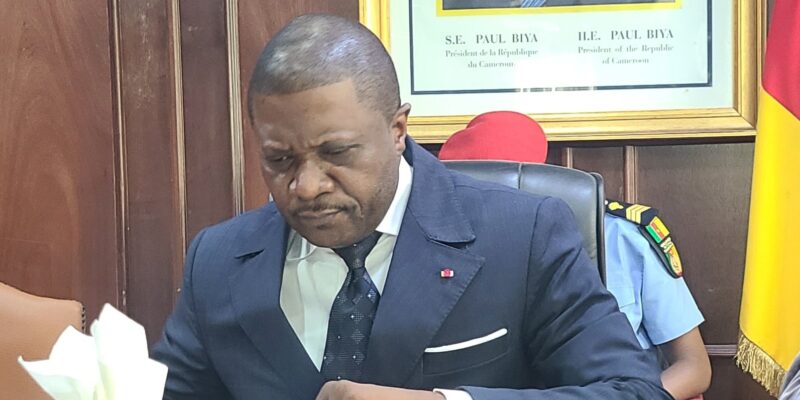 Le ministre camerounais des transports l’a annoncé hier jeudi 14 novembre 2024, par voie de communiqué. Ce nouveau processus s’inscrit dans le cadre de la réforme inhérente à la matérialisation et la sécurisation du système de délivrance des titres et des recettes y relatives.