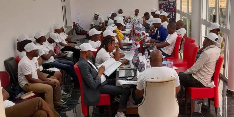 « Professionnel et vendeur », tel est le fil conducteur du Team Building organisé par l’entreprise le 10 février dernier à Douala. La rencontre a permis d’armer les personnels de toutes les agences du pays pour relever les défis de la nouvelle année en cours avec brio.  