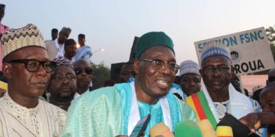 Un discours inédit. Pour la première fois depuis son entrée au gouvernement en 2009. Issa Tchiroma Bakary, actuel ministre de l'Emploi et de la formation professionnelle, n'a pas explicitement appelé ses militants à soutenir le candidat du Rassemblement démocratique du peuple camerounais (RDPC) pour la présidentielle de 2025. Lors de ses récentes sorties publiques, notamment à Maroua, l'ancien porte-parole du gouvernement s'est contenté d'inviter ses partisans à se mobiliser et à s'inscrire massivement sur les listes électorales. Une posture qui tranche avec son discours habituel de soutien inconditionnel à Paul Biya.