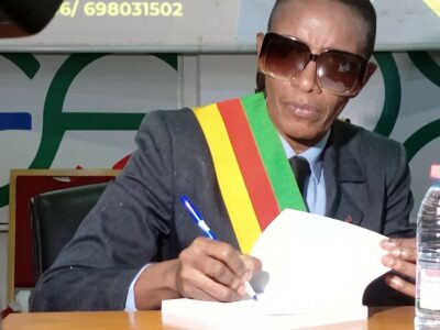 La milliardaire et parlementaire camerounaise était face à la jeunesse hier mercredi 5 février 2025 au siège du Groupement des entreprises du Cameroun (Gecam) dans la capitale économique pour dédicacer son ouvrage et booster les entrepreneurs.  