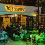 La capitale camerounaise  s'apprête à vibrer au rythme d'une nouvelle aventure gastronomique avec l'inauguration du restaurant "Le Continent 237" ce 21 février 2025. Ce lieu est dédié à la célébration de la richesse culinaire du Cameroun et de l'Afrique, promettant d’être un carrefour incontournable pour les passionnés de bonne cuisine et de culture.