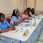 Les femmes du secteur financier, en particulier celles des coopératives de crédit de Douala, se sont réunies autour du thème : "Autonomisation des femmes et renforcement des communautés : un chemin vers la prospérité collective". Cette rencontre, organisée le 7 mars dans la salle de conférences de Mupeci, était une initiative de la Ligue des Coopératives de Crédit du Cameroun (CamCCUL), pour marquer la 40ème édition de la célébration de la Journée internationale de la femme (JIF), et visait à renforcer l'engagement de ces dernières dans le mouvement d'épargne et de crédit.